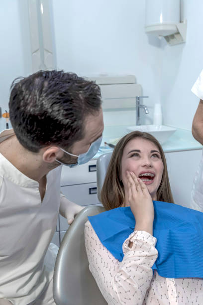 Best Dentist Open Late Near Me  in Evansdale, IA